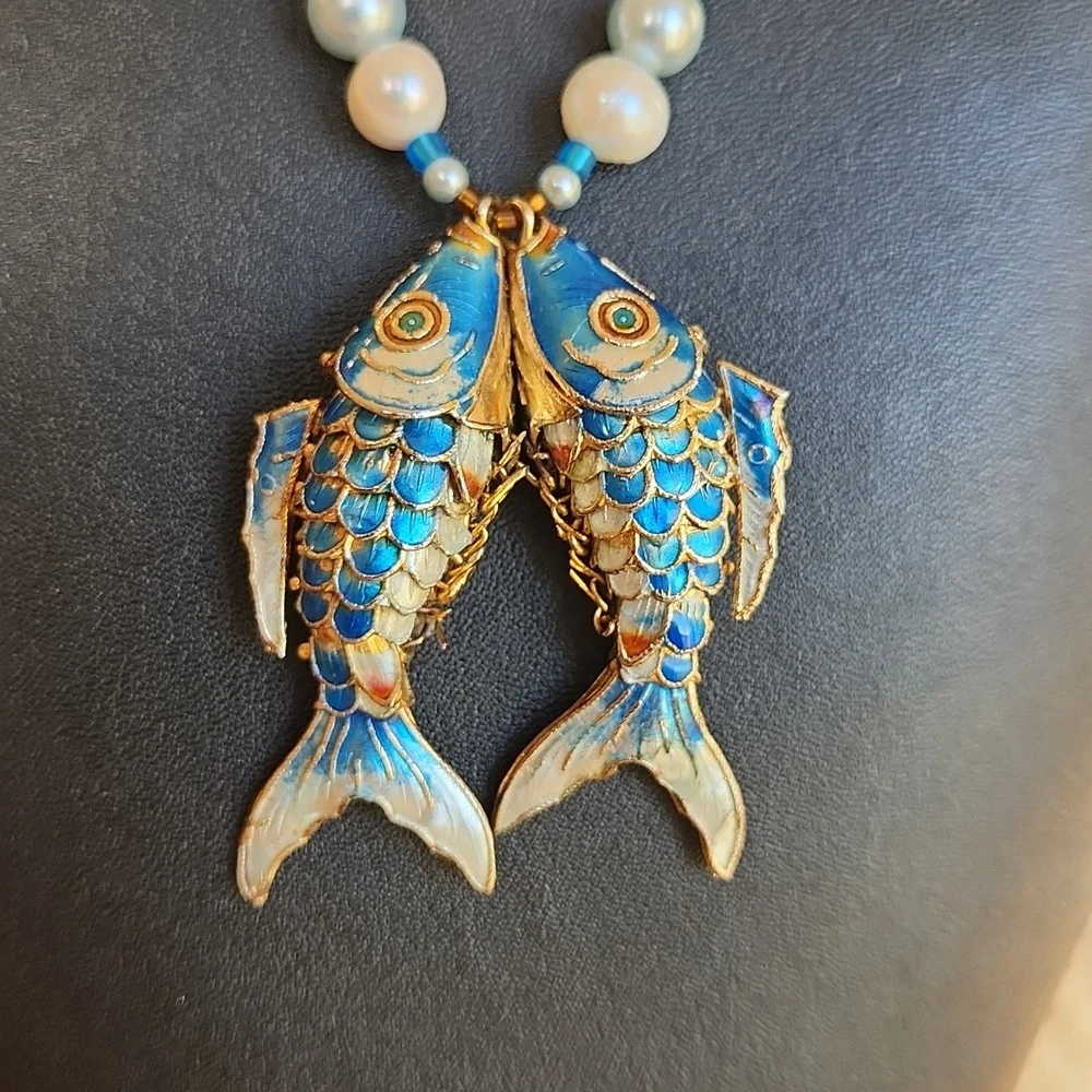 Pisces and Pearls in shades of Blue - Picture 2 of 4
